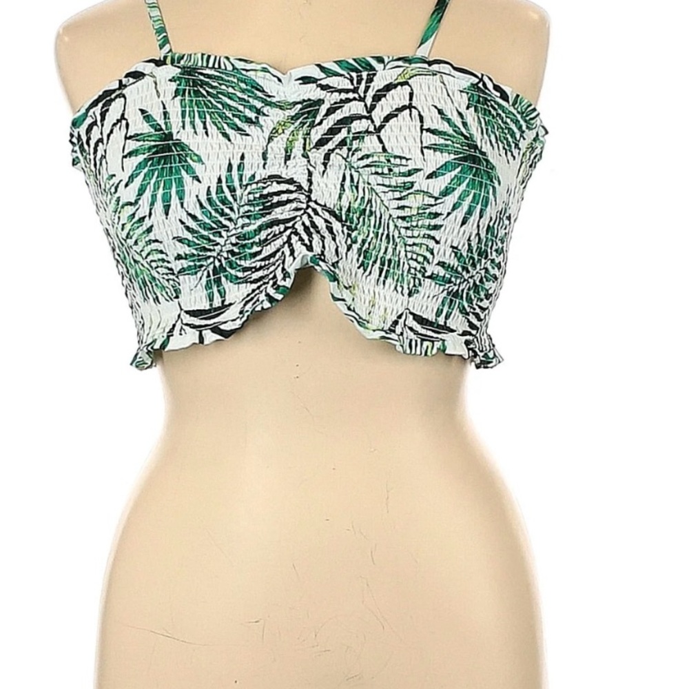 No boundaries sleeveless, halter neck line, green cropped top.